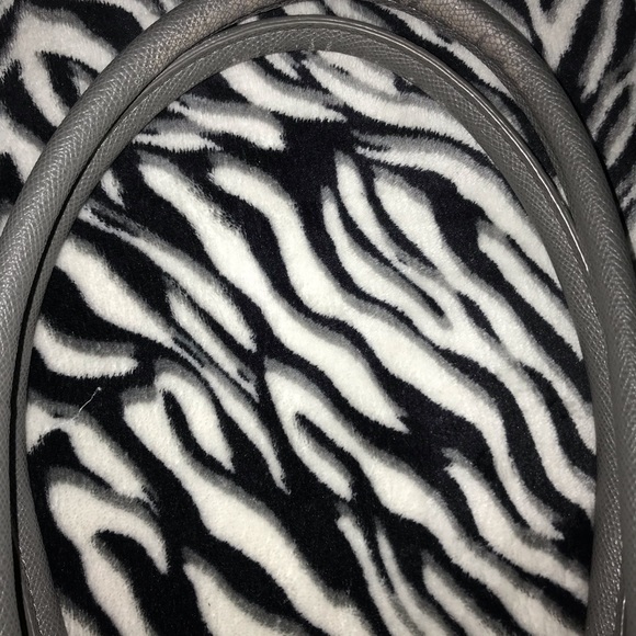 Mar Cain Grey Handbag 👜 - Picture 4 of 6